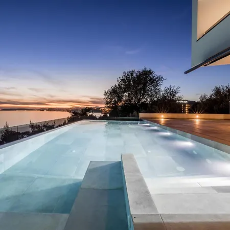 Seaside Leonis - Gym, Sauna And A Pool 빌라