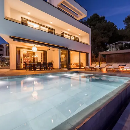Seaside Leonis - Gym, Sauna And A Pool Villa Podstrana