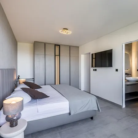 Villa Seaside Leonis - Gym, Sauna And A Pool