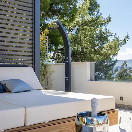 Seaside Leonis - Gym, Sauna And A Pool Podstrana