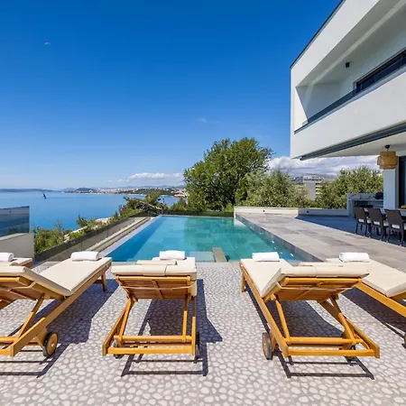 Seaside Leonis - Gym, Sauna And A Pool 빌라 *